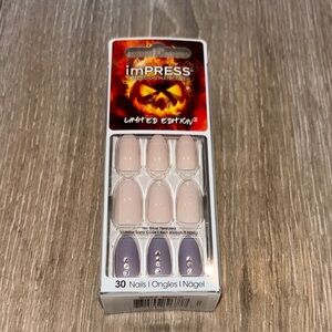imPRESS Press On Almond Shaped Nails